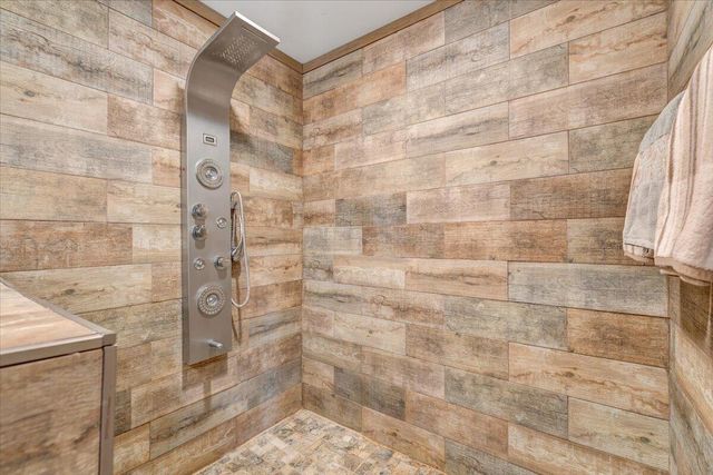 406 Anchor DR, Moneta, VA 24121