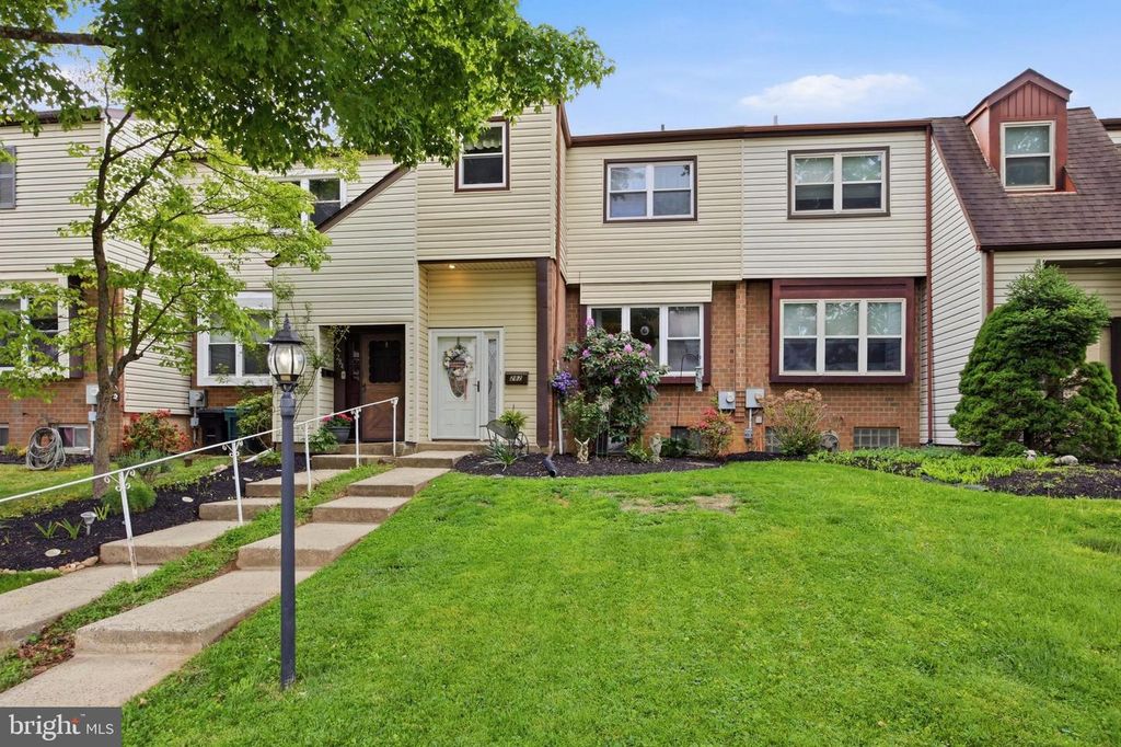 282 BIRCH DR, Lafayette Hill, PA 19444