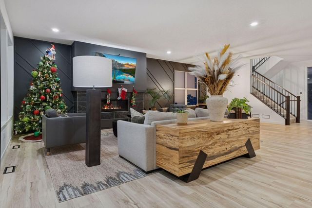 5028 Airlake Draw, Woodbury, MN 55129