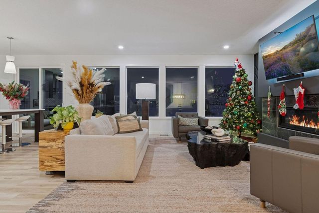 5028 Airlake Draw, Woodbury, MN 55129