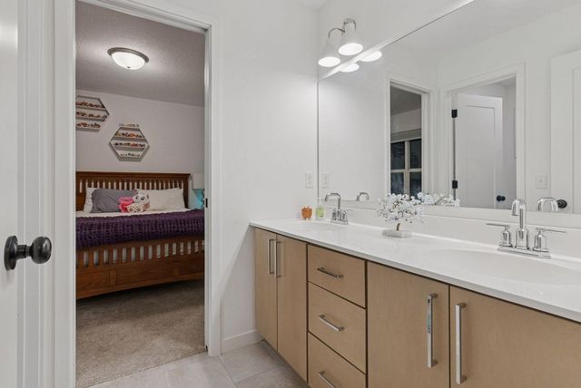 5028 Airlake Draw, Woodbury, MN 55129