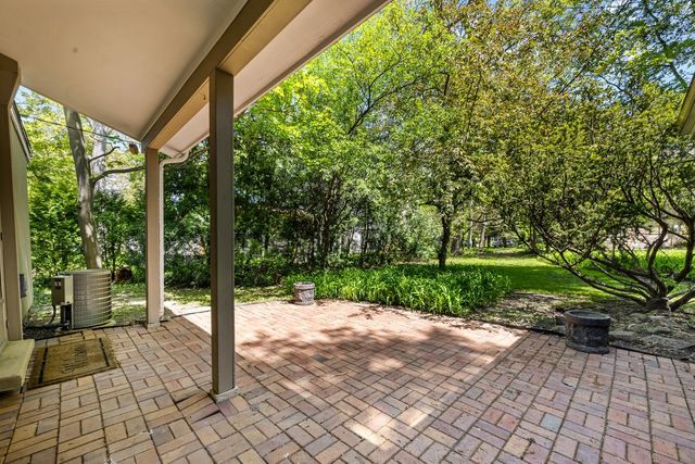 949 Ridgewood Drive, Highland Park, IL 60035