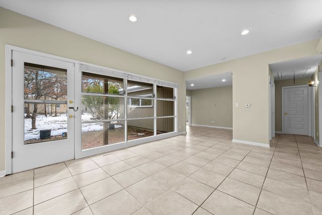 949 Ridgewood Drive, Highland Park, IL 60035