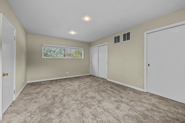 949 Ridgewood Drive, Highland Park, IL 60035