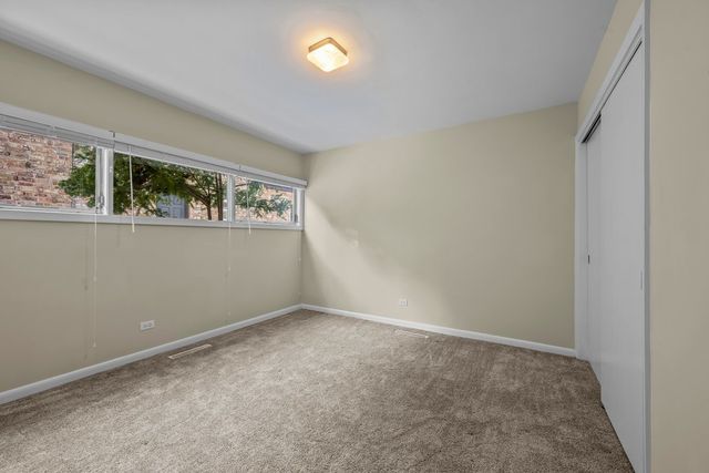949 Ridgewood Drive, Highland Park, IL 60035