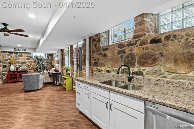 217 E Commerce Street, Milford, MI 48381