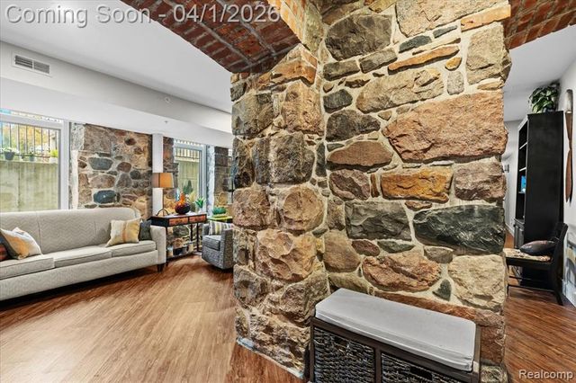 217 E Commerce Street, Milford, MI 48381