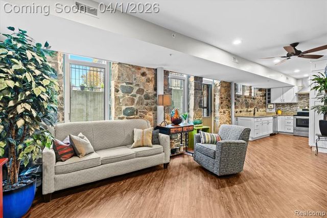 217 E Commerce Street, Milford, MI 48381