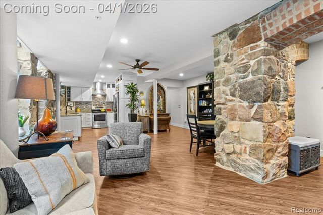 217 E Commerce Street, Milford, MI 48381