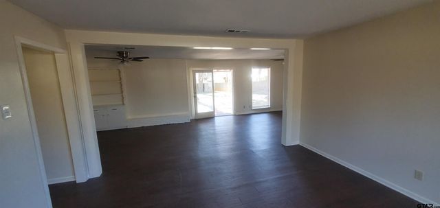 2401 Airline, Tyler, TX 75701