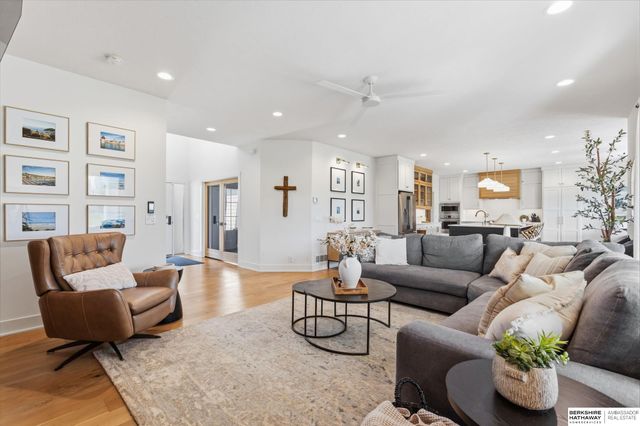 21165 C Street, Elkhorn, NE 68022