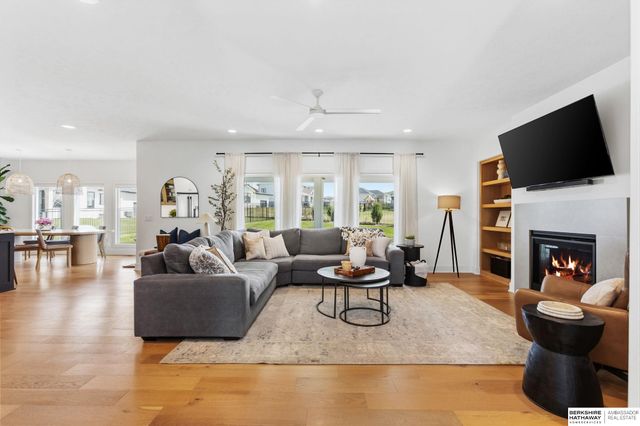 21165 C Street, Elkhorn, NE 68022