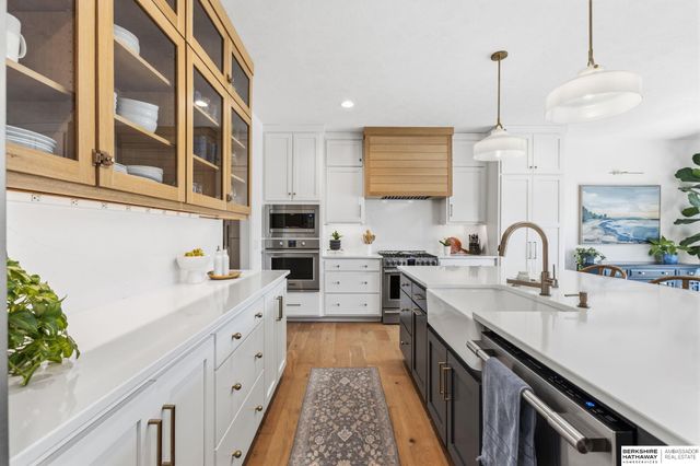 21165 C Street, Elkhorn, NE 68022