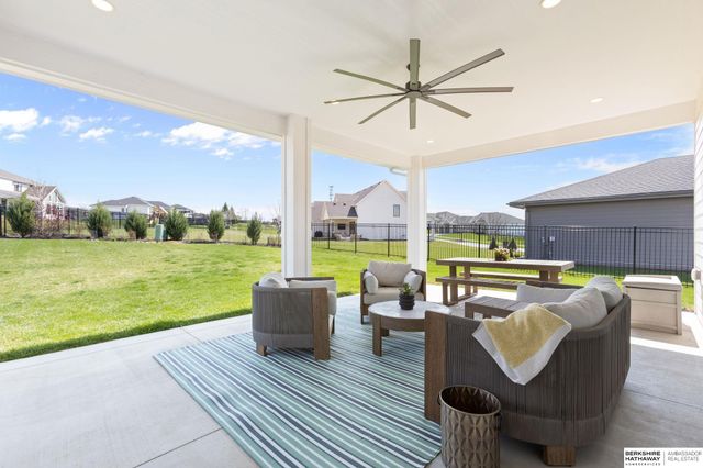 21165 C Street, Elkhorn, NE 68022