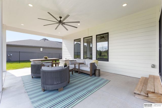 21165 C Street, Elkhorn, NE 68022
