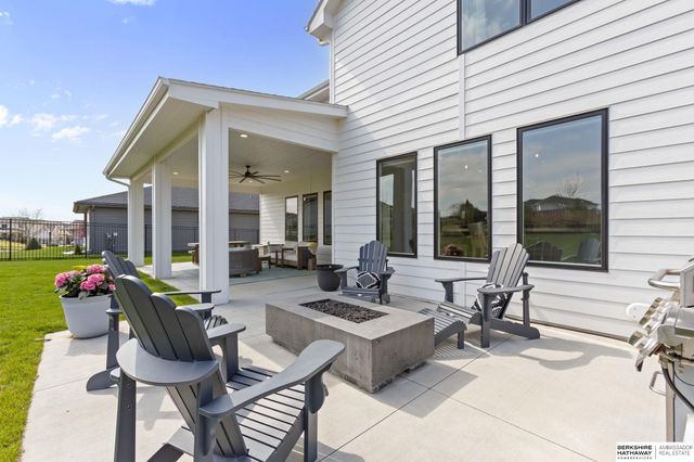 21165 C Street, Elkhorn, NE 68022