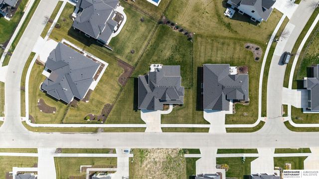 21165 C Street, Elkhorn, NE 68022