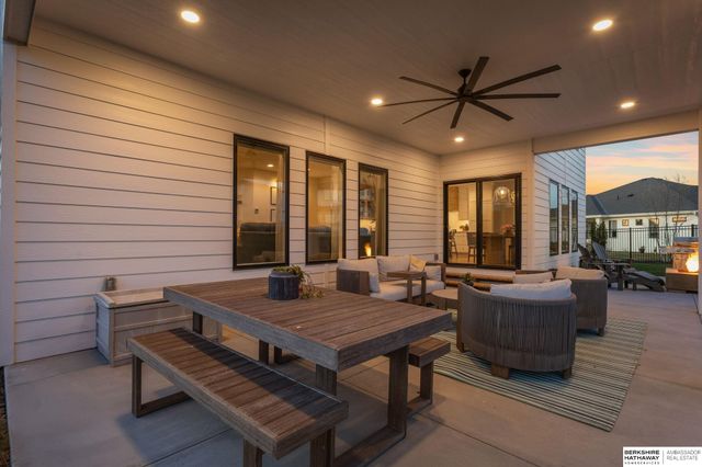 21165 C Street, Elkhorn, NE 68022