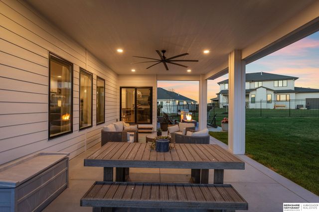21165 C Street, Elkhorn, NE 68022