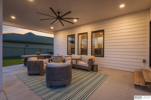 21165 C Street, Elkhorn, NE 68022