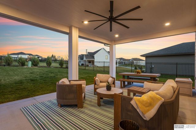 21165 C Street, Elkhorn, NE 68022