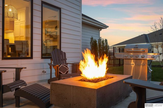 21165 C Street, Elkhorn, NE 68022