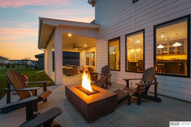 21165 C Street, Elkhorn, NE 68022