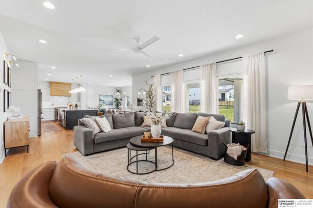21165 C Street, Elkhorn, NE 68022