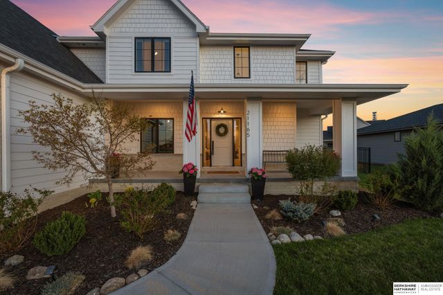 21165 C Street, Elkhorn, NE 68022
