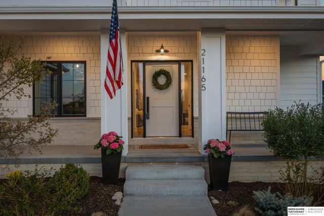 21165 C Street, Elkhorn, NE 68022