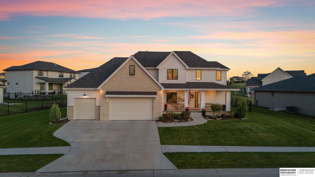 21165 C Street, Elkhorn, NE 68022