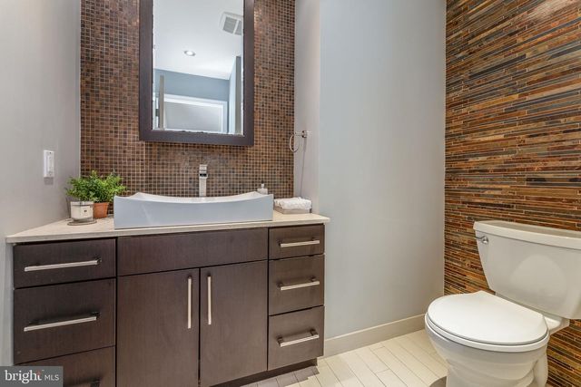 4 JUMPING BROOK PL, Annandale, NJ 08801