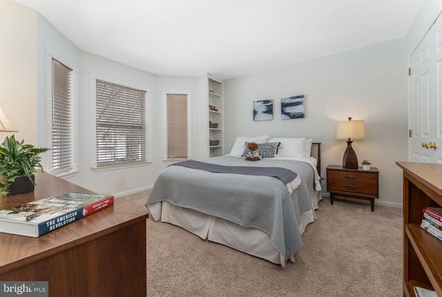 4 JUMPING BROOK PL, Annandale, NJ 08801