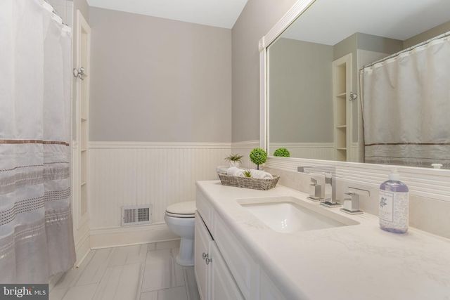 4 JUMPING BROOK PL, Annandale, NJ 08801