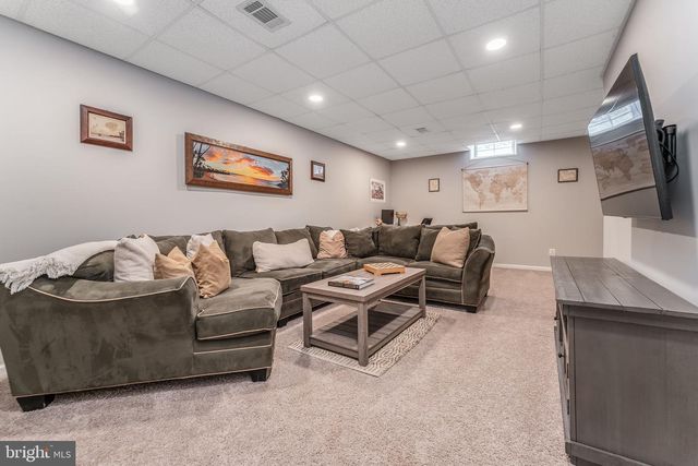 4 JUMPING BROOK PL, Annandale, NJ 08801