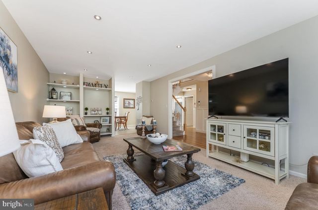 4 JUMPING BROOK PL, Annandale, NJ 08801