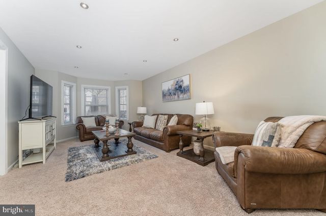 4 JUMPING BROOK PL, Annandale, NJ 08801