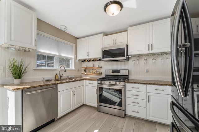 4 JUMPING BROOK PL, Annandale, NJ 08801