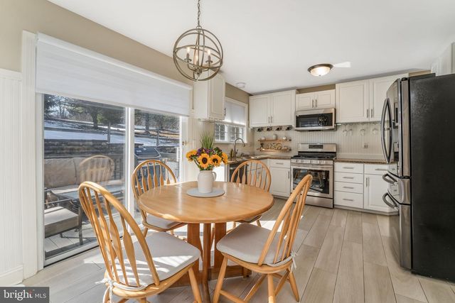 4 JUMPING BROOK PL, Annandale, NJ 08801