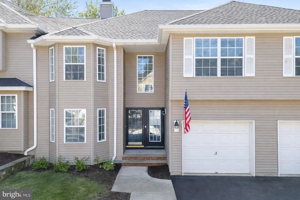 4 JUMPING BROOK PL, Annandale, NJ 08801