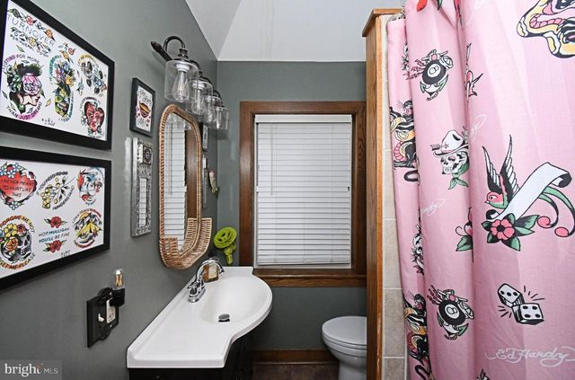132 WALNUT ST, Mont Clare, PA 19453