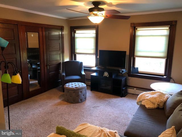 132 WALNUT ST, Mont Clare, PA 19453