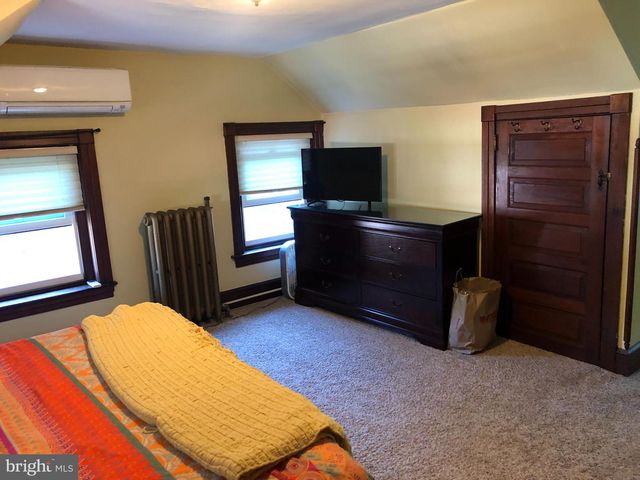 132 WALNUT ST, Mont Clare, PA 19453