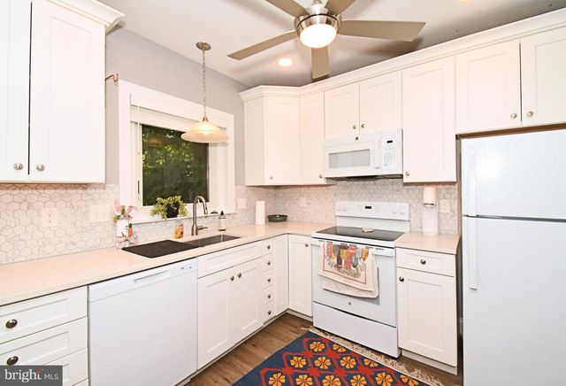 132 WALNUT ST, Mont Clare, PA 19453