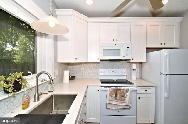 132 WALNUT ST, Mont Clare, PA 19453