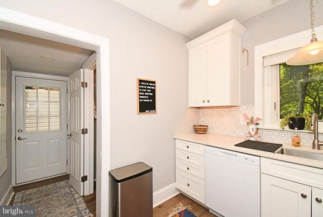 132 WALNUT ST, Mont Clare, PA 19453