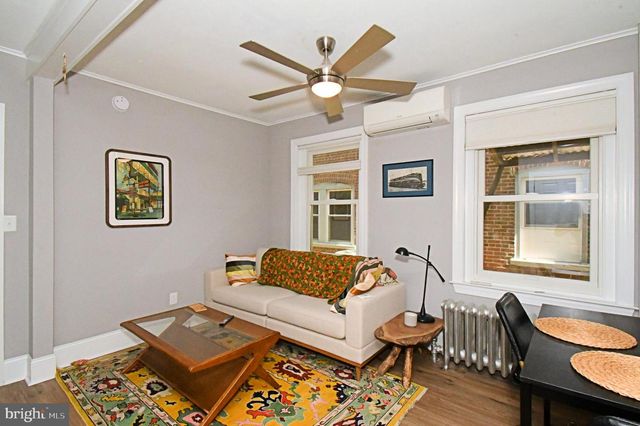 132 WALNUT ST, Mont Clare, PA 19453