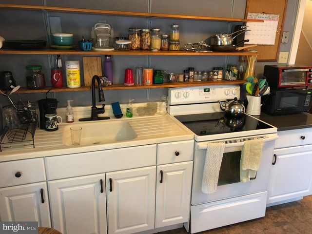 132 WALNUT ST, Mont Clare, PA 19453