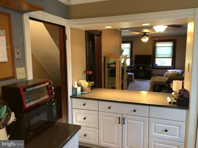 132 WALNUT ST, Mont Clare, PA 19453