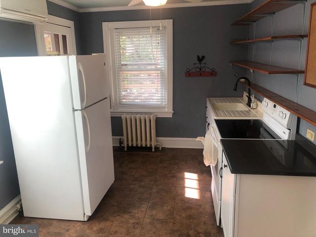 132 WALNUT ST, Mont Clare, PA 19453
